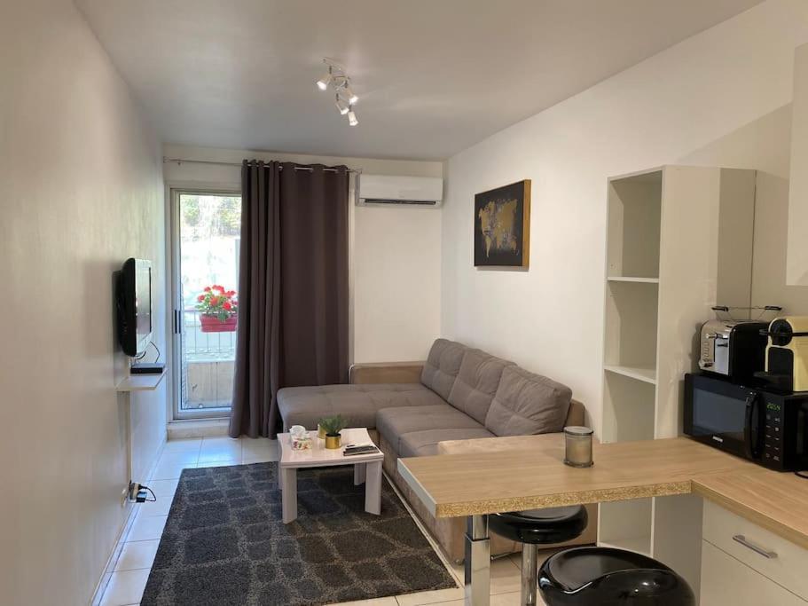 Logement Proche De La Plage Ницца Экстерьер фото