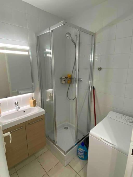 Logement Proche De La Plage Ницца Экстерьер фото