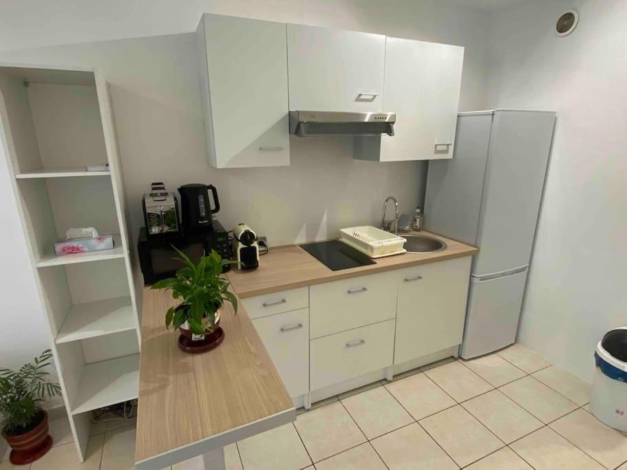 Logement Proche De La Plage Ницца Экстерьер фото