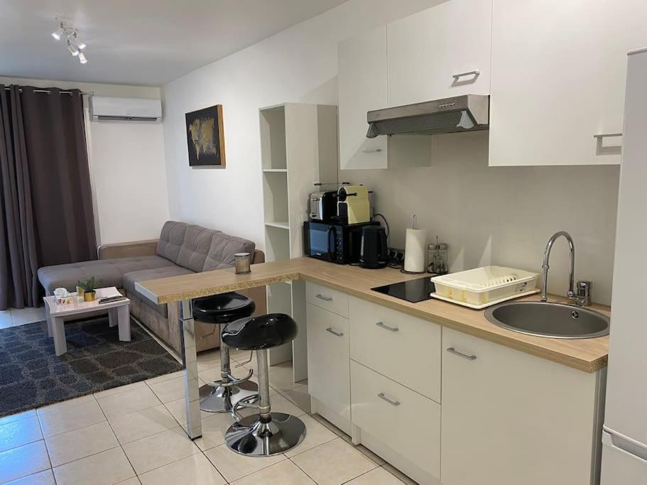 Logement Proche De La Plage Ницца Экстерьер фото